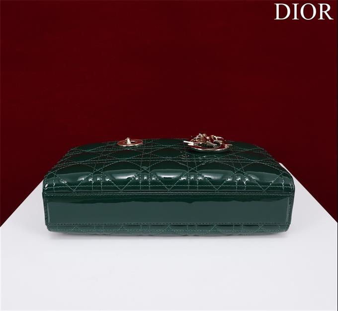 2025228Y700P20440646