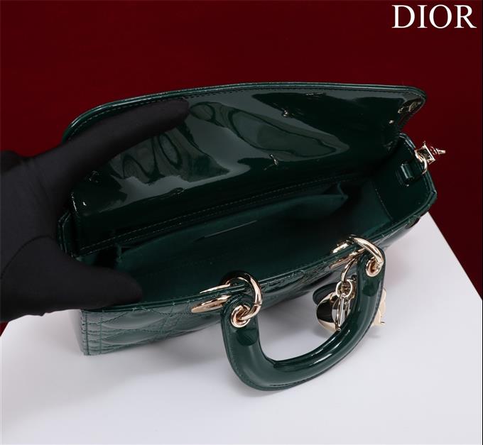 2025228Y700P20440677