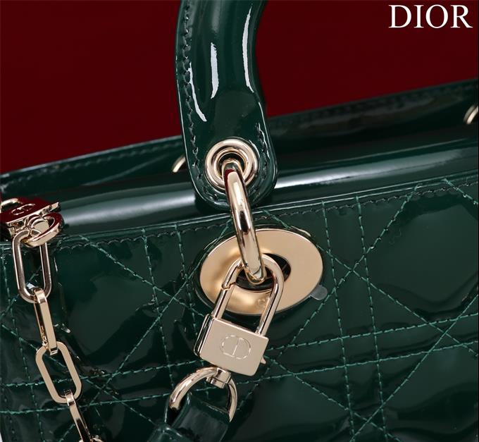 2025228Y700P20440709