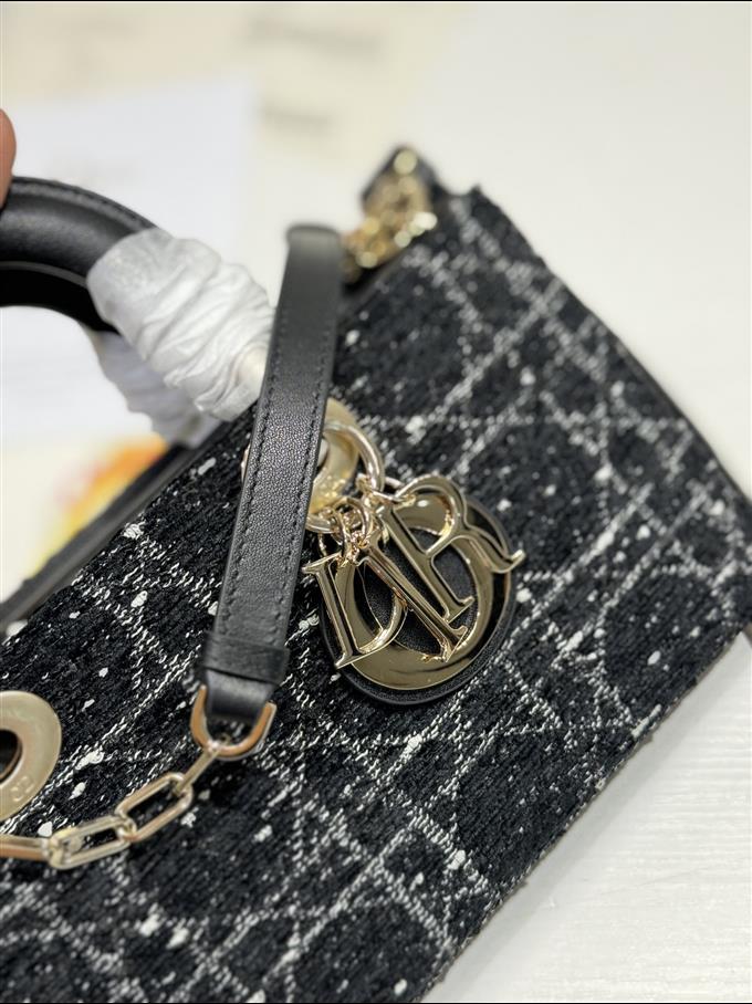 2025228Y700P20444628