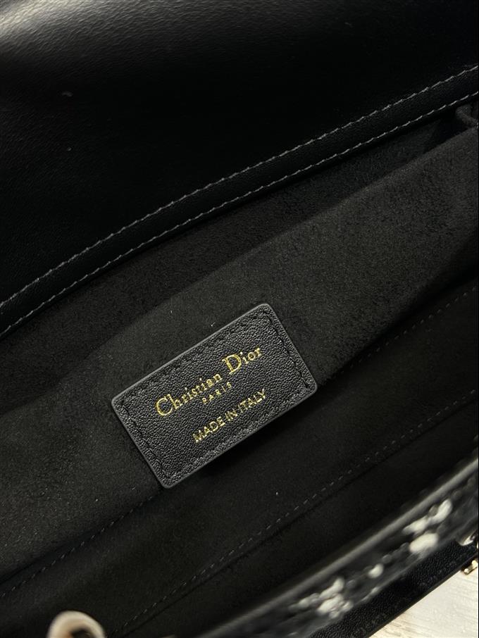 2025228Y700P20444660