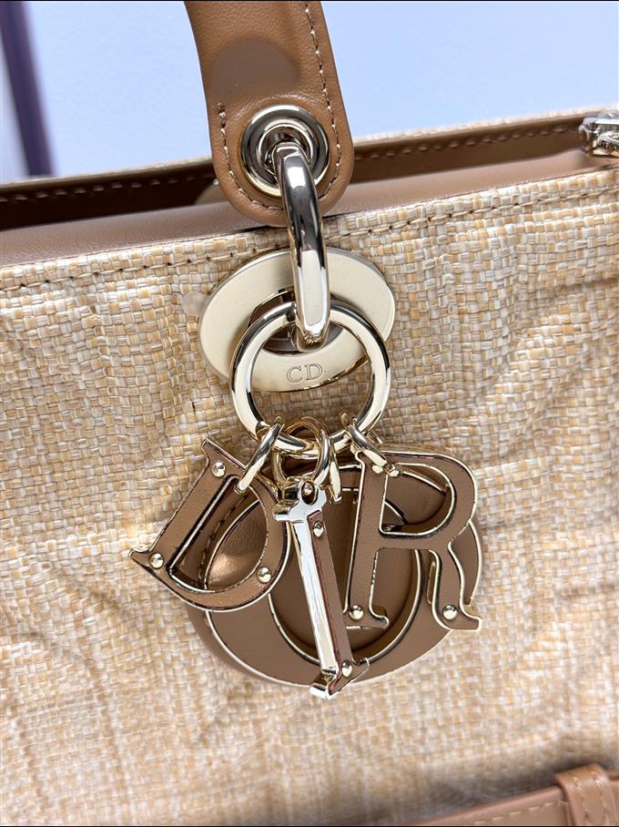 2025228Y700P204512925