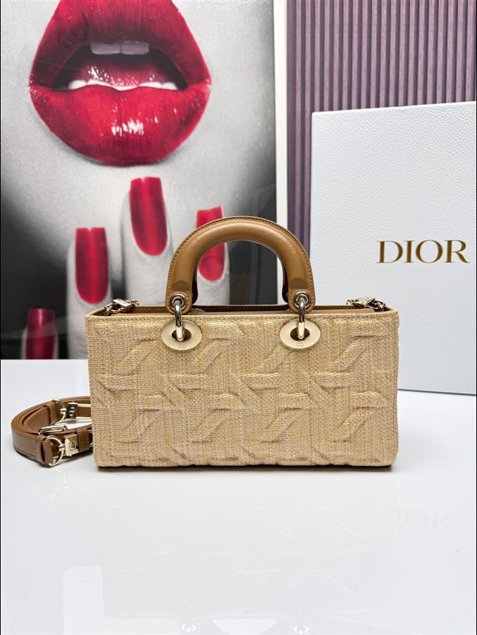 2025228Y700P204512957