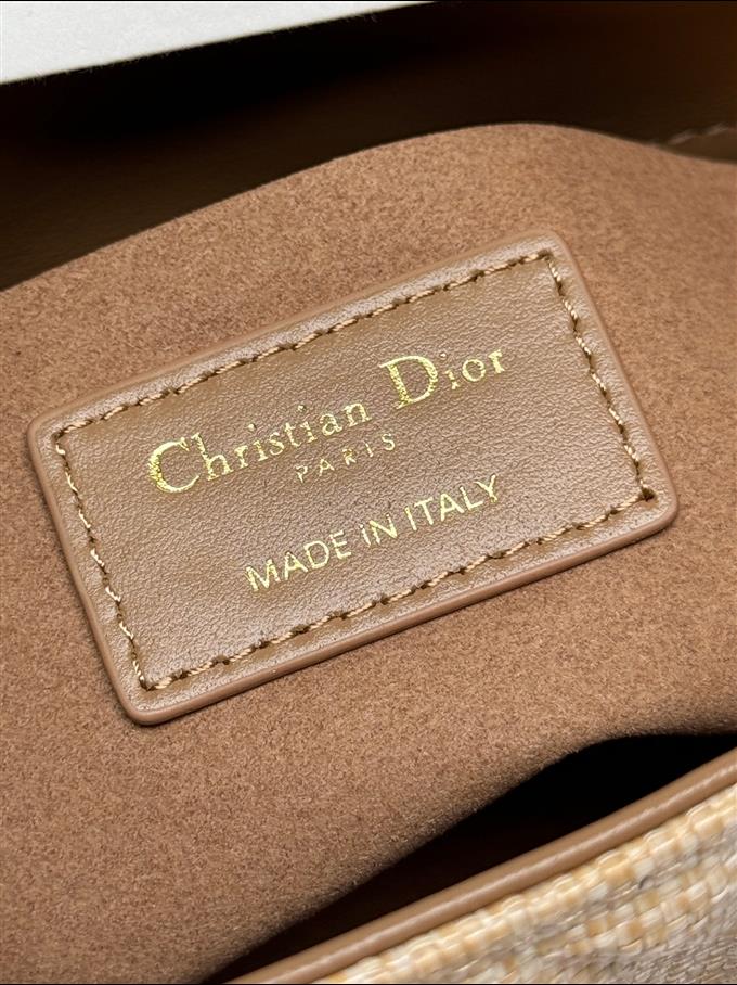 2025228Y700P20451320