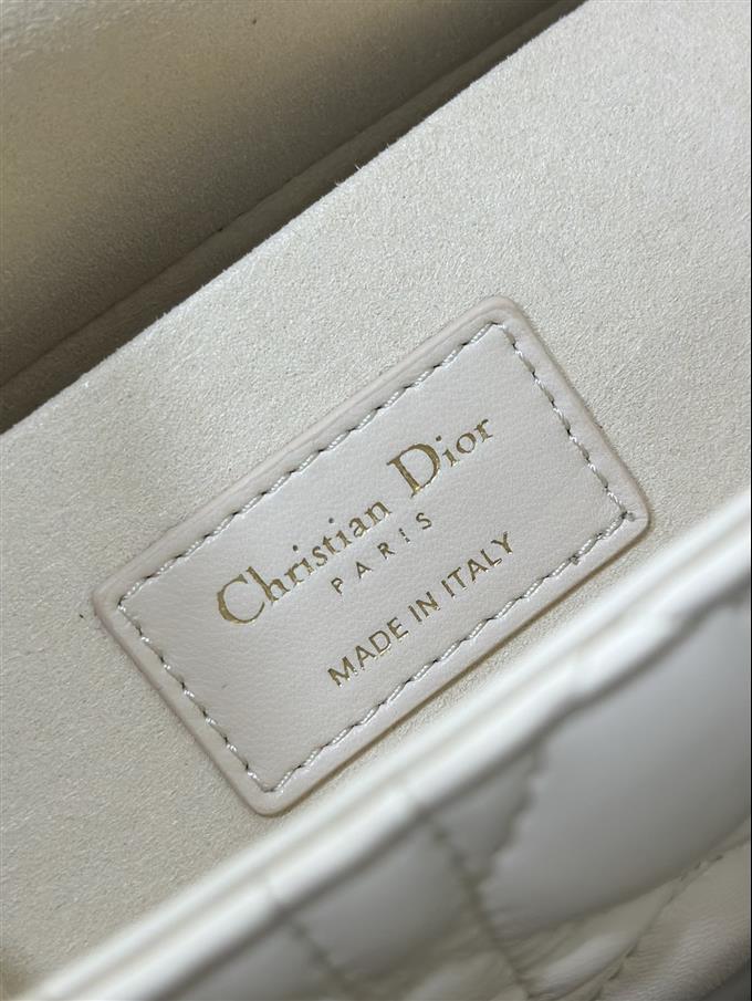 2025228Y700P204513600