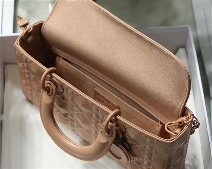 2025228Y700P204514749