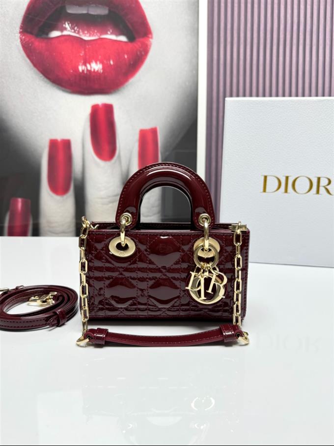 2025228Y700P215711801