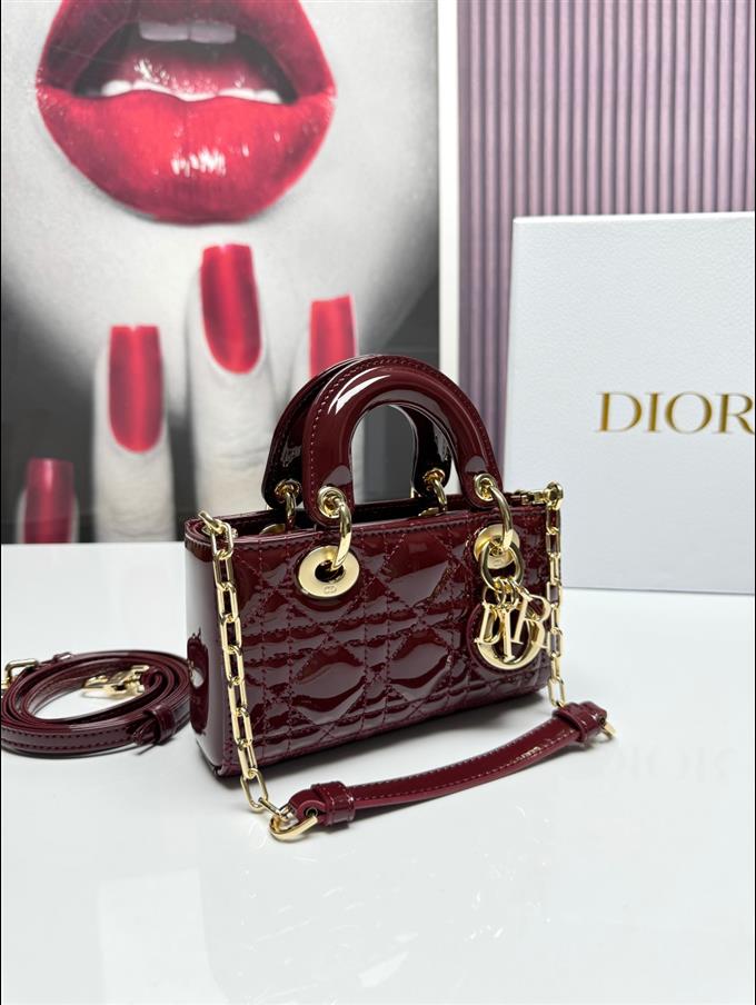 2025228Y700P215711817