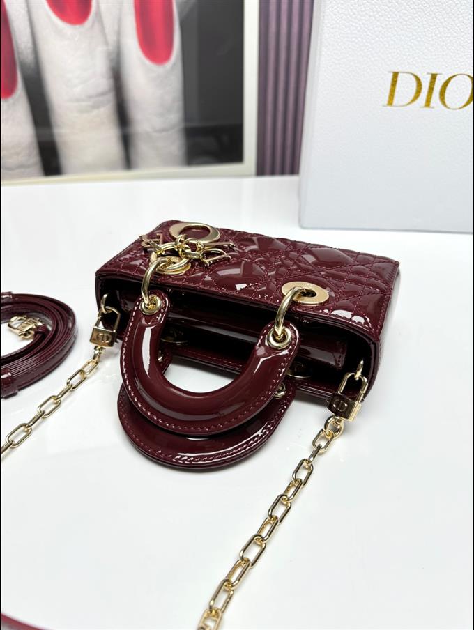 2025228Y700P215711880