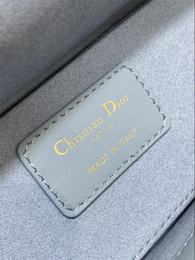 2025228Y700P215712211