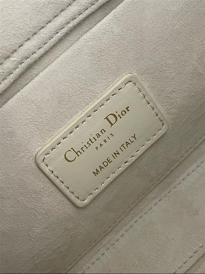 2025228Y700P215712634