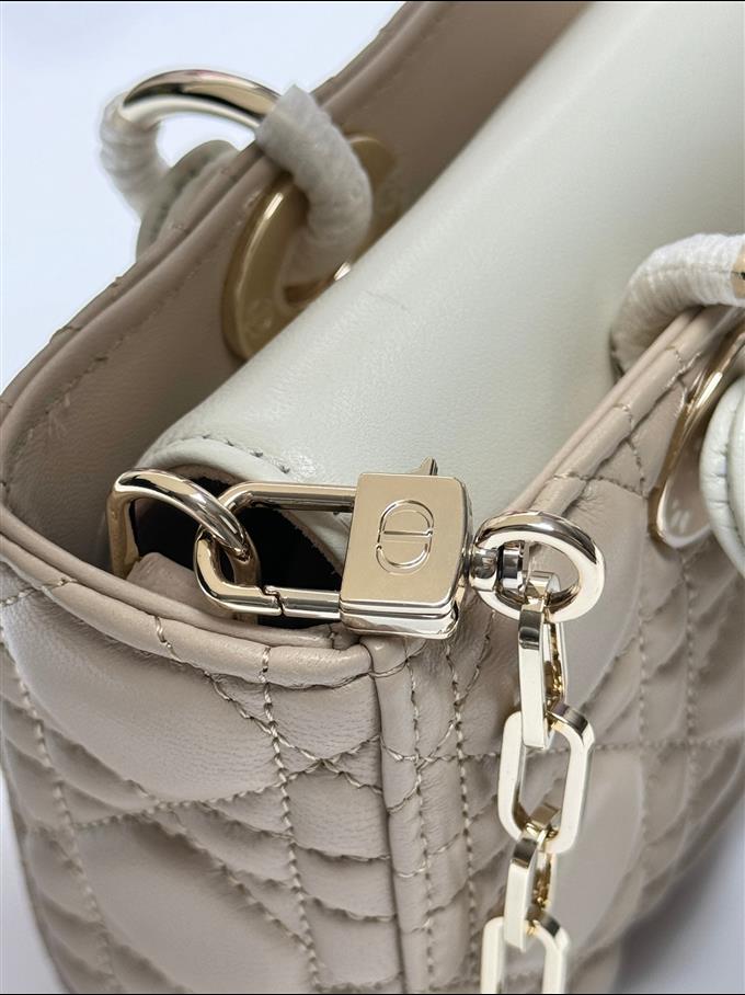 2025228Y750P20445179