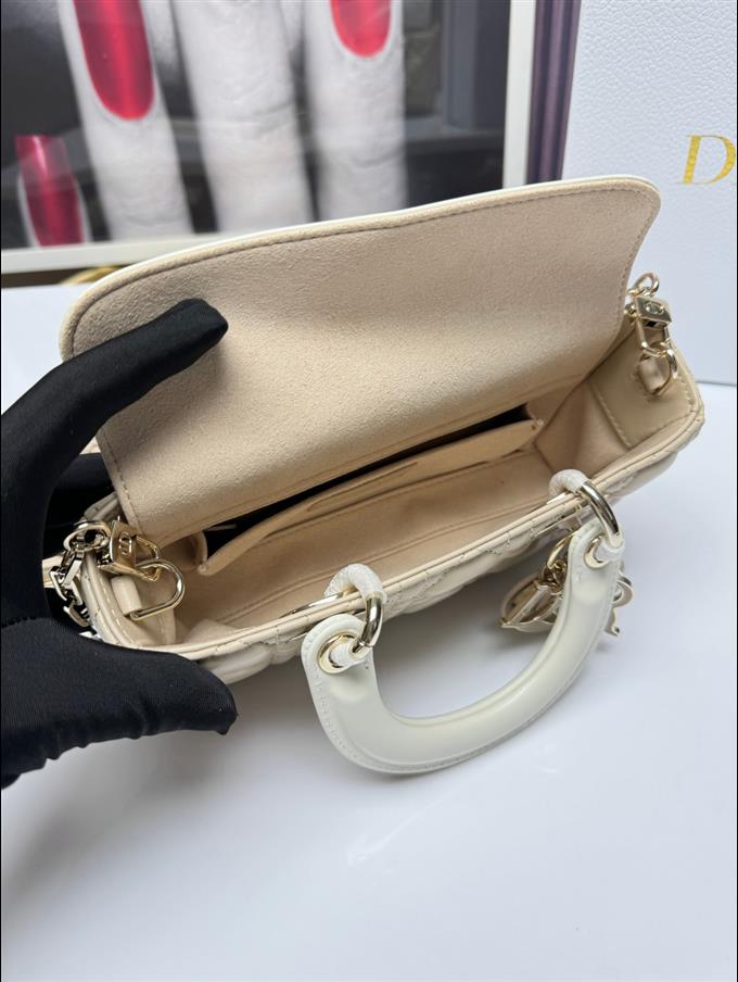 2025228Y750P20445225