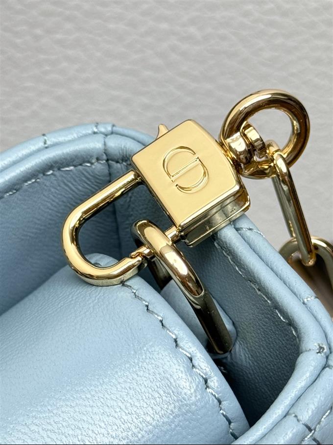 2025228Y750P204515841