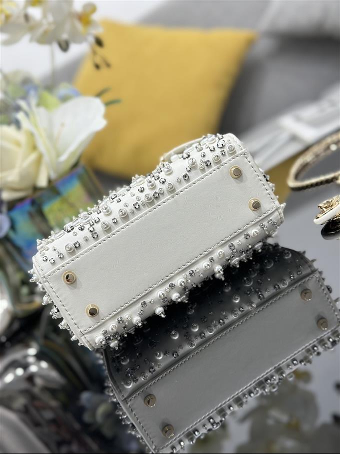 2025228Y1380P21185577