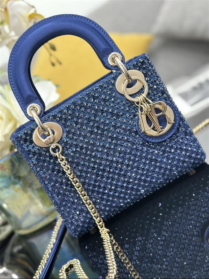 2025228Y1460P211859200