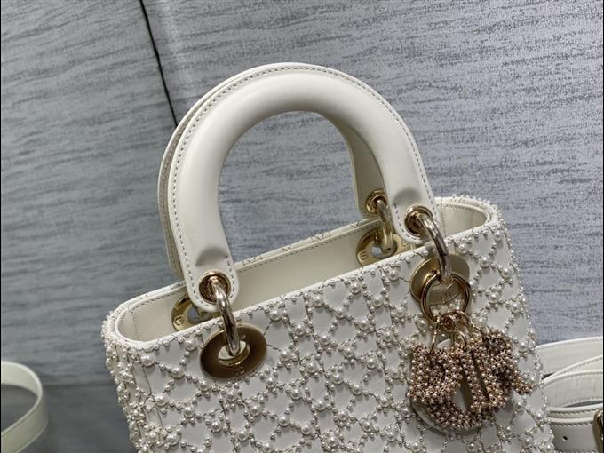 2025228Y1750P205548400