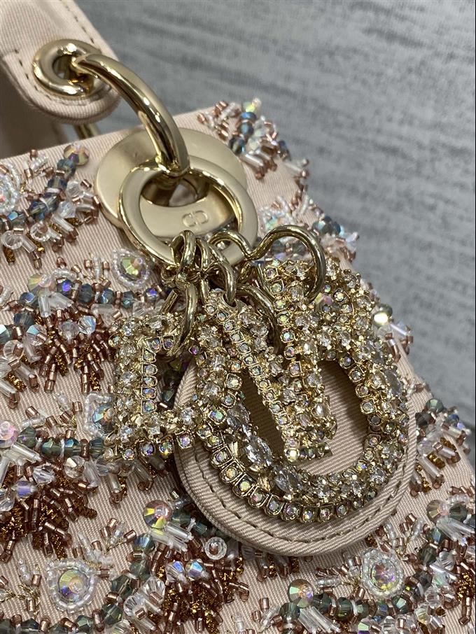 2025228Y1780P205548556