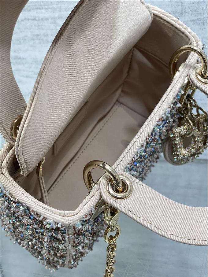 2025228Y1780P205548634