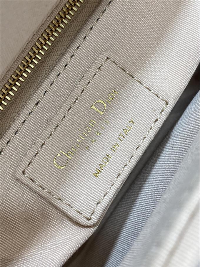 2025228Y1780P205548649