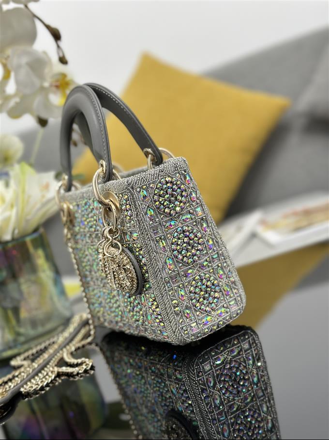 2025228Y1900P211859596