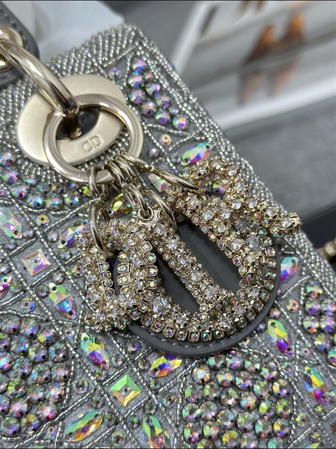 2025228Y1900P211859642