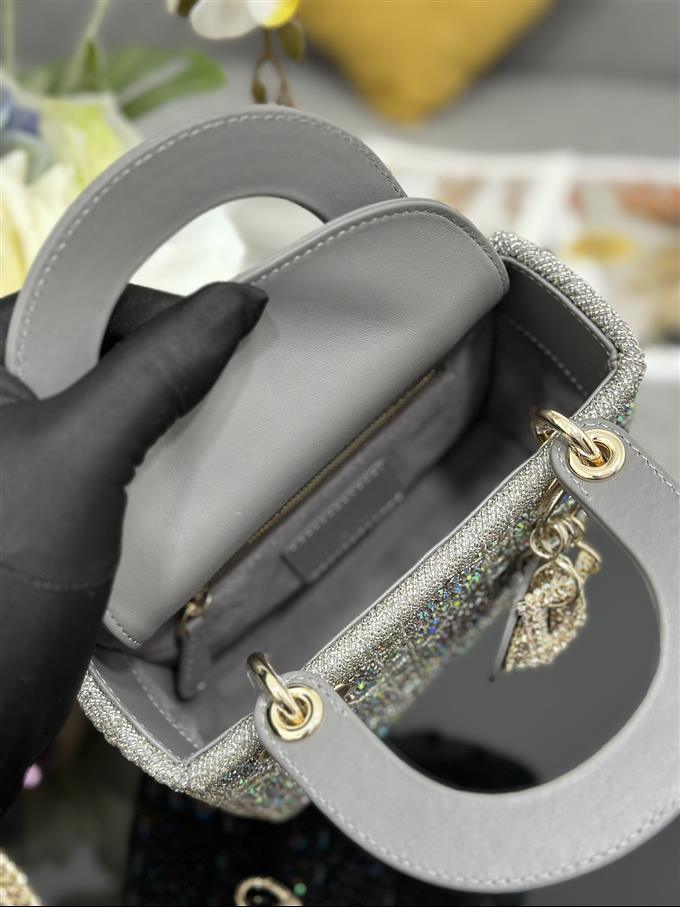 2025228Y1900P211859674