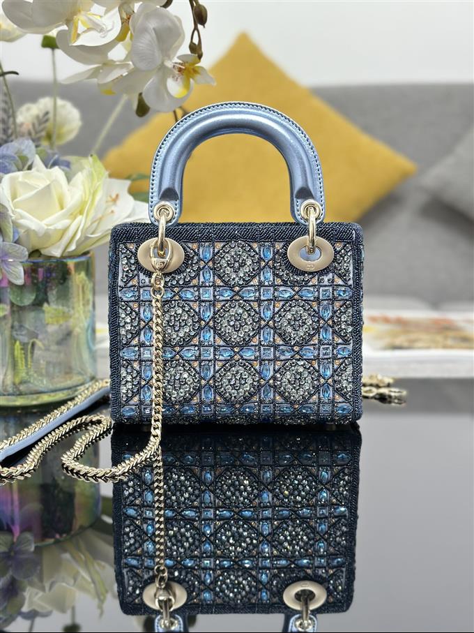 2025228Y1900P211859722