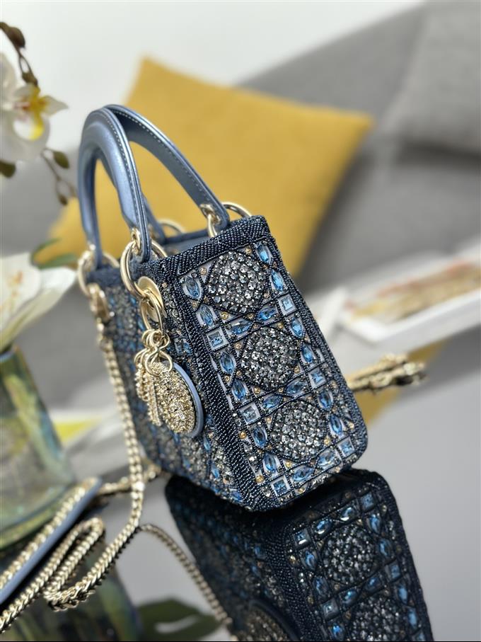 2025228Y1900P211859738