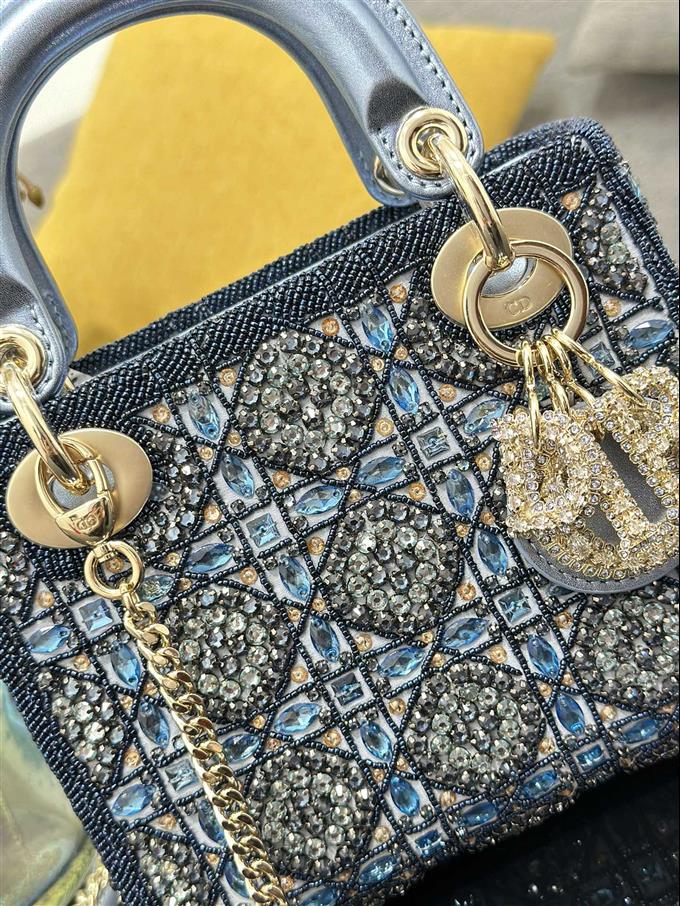 2025228Y1900P211859769