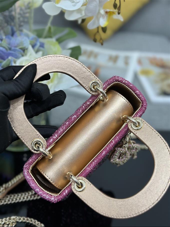 2025228Y1900P211859945