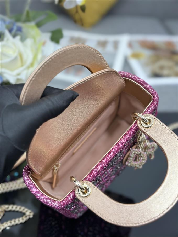 2025228Y1900P211859960