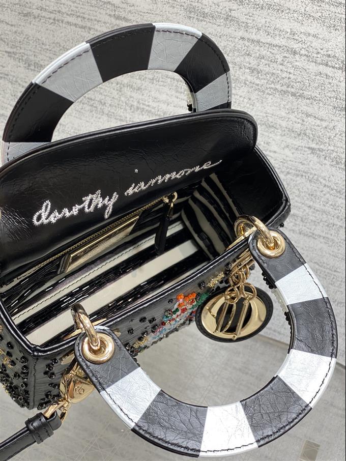 2025228Y2000P205548774