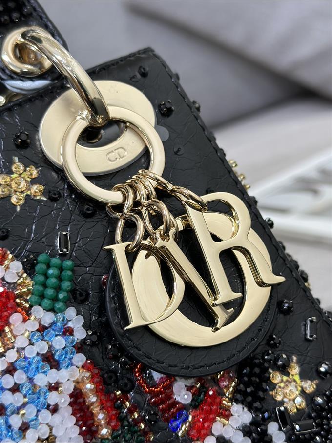 2025228Y2000P211855817