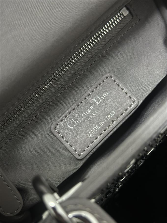 2025228Y500P211856144