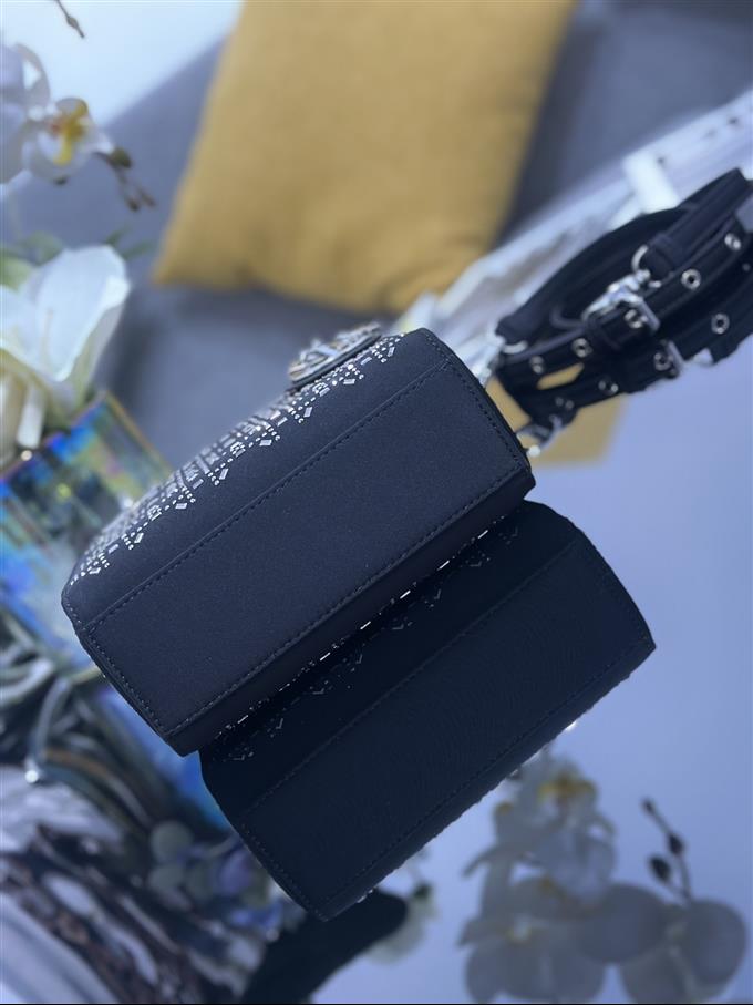 2025228Y500P211856205