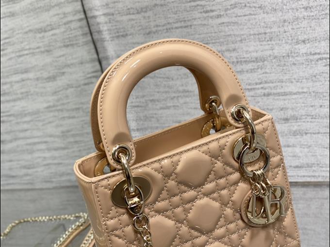 2025228Y600P205544624