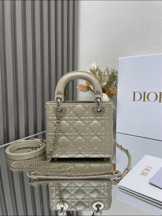 2025228Y600P205548976