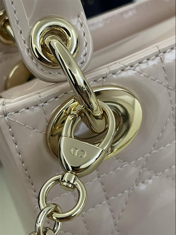 2025228Y600P205554567