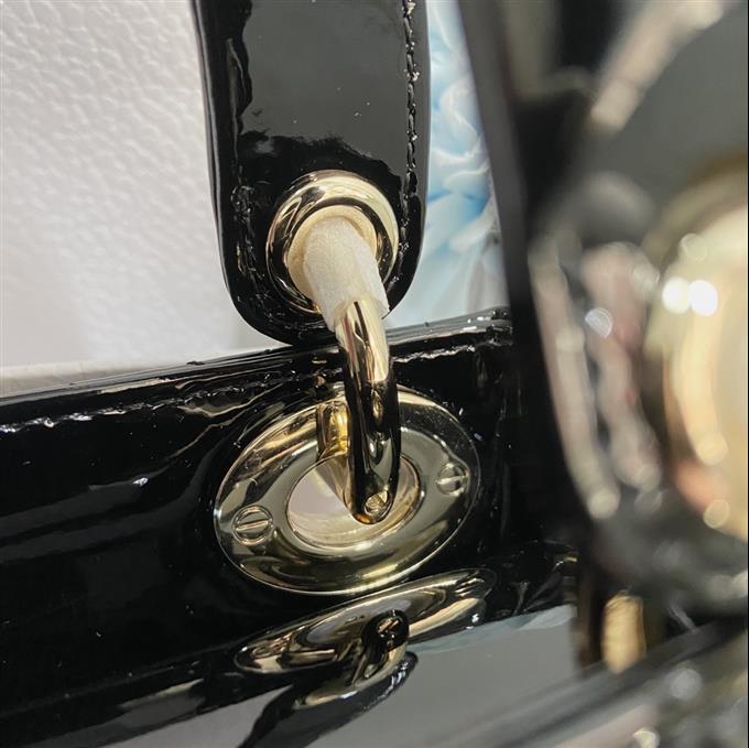 2025228Y600P205555951