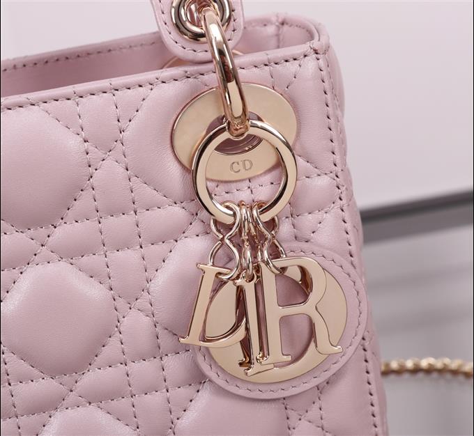 2025228Y600P205556344