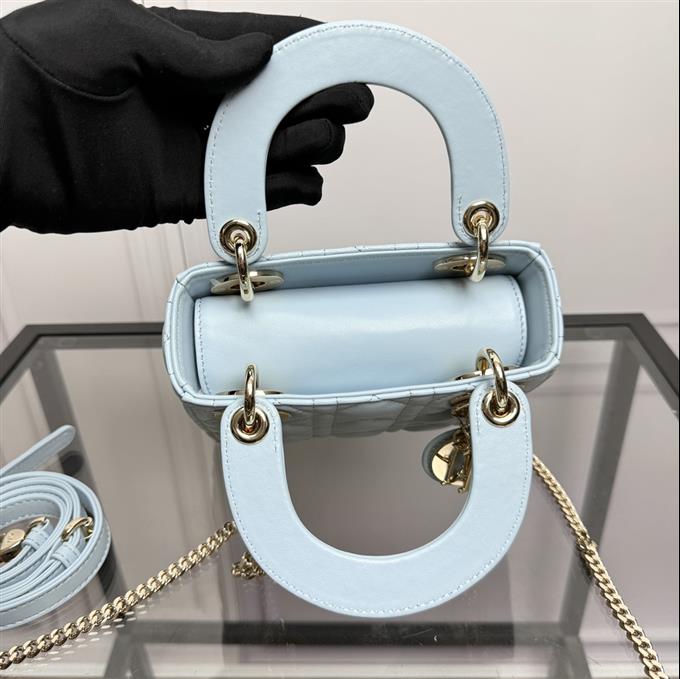 2025228Y600P205556974