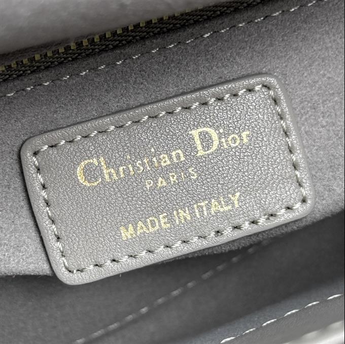 2025228Y600P205557541