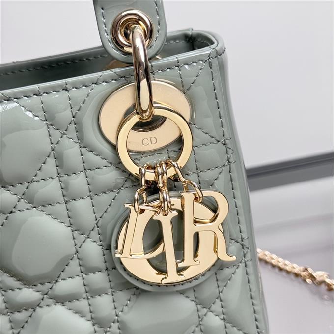 2025228Y600P205557731