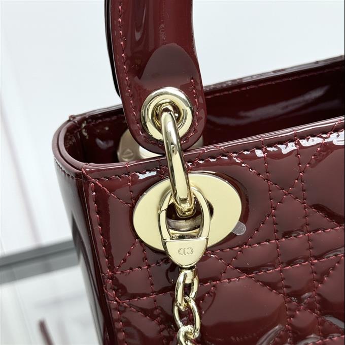 2025228Y600P205557872