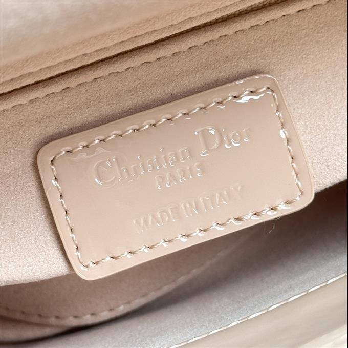 2025228Y600P205558250