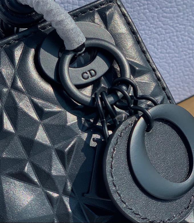 2025228Y900P205545915