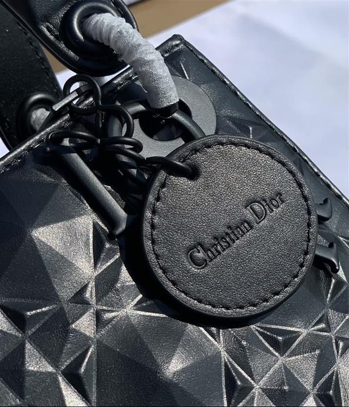 2025228Y900P205545931