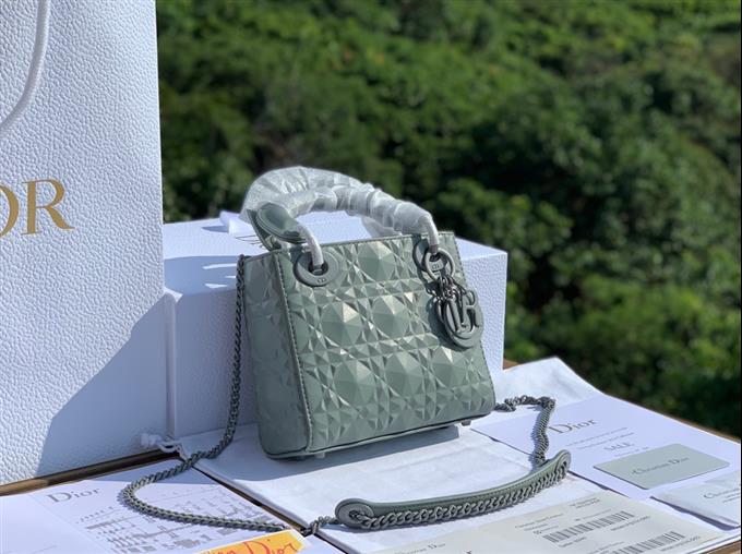 2025228Y900P205545977