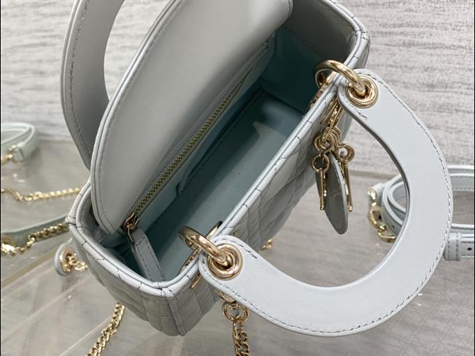 2025228Y600P205559945